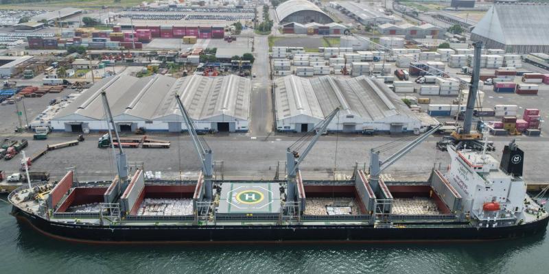 Presidente firma nueva Ley Portuaria para agilizar el comercio y reducir costos