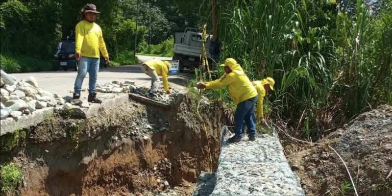 Construyen muro para proteger carretera entre Puente Chasco y La Tinta