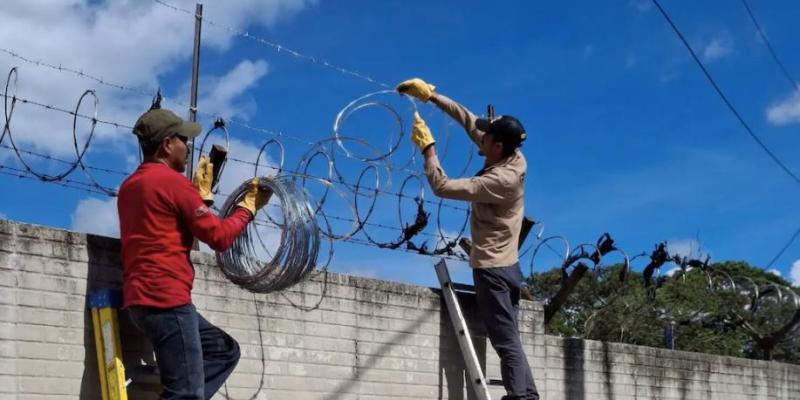 Refuerzan seguridad en perímetro del Aeropuerto La Aurora