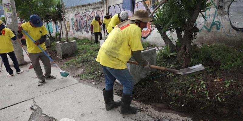 Limpian y conservan 12 tramos carreteros en Quetzaltenango