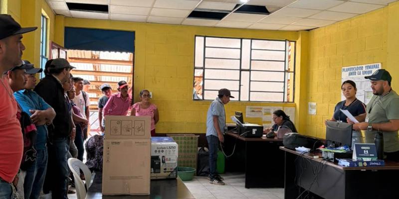 Instruyen a promotores sobre conservación de suelos y agua en Zacapa