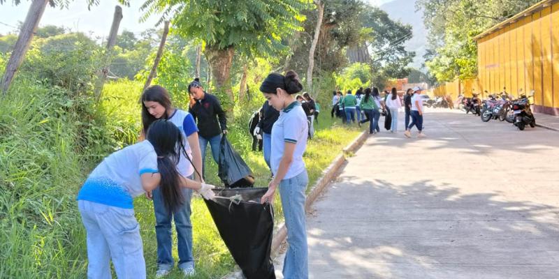 Jóvenes impulsan jornada de limpieza para proteger el medio ambiente