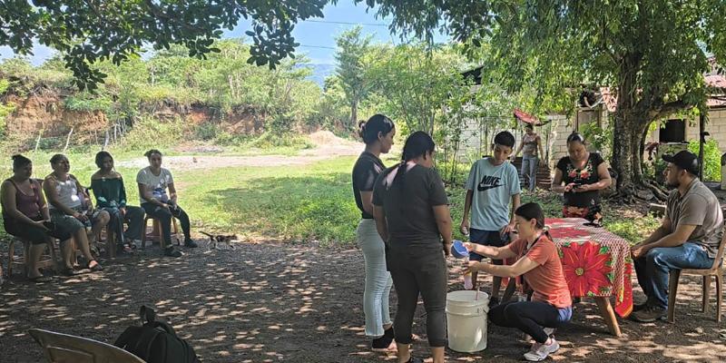 Promueven proyectos productivos y emprendimiento en comunidad de Jutiapa