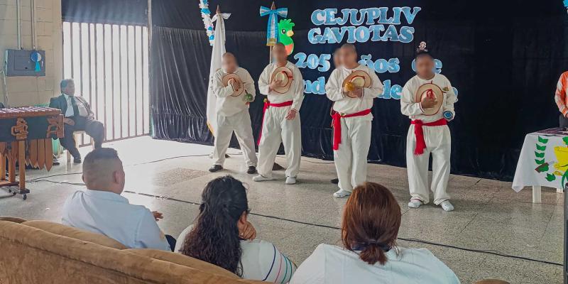 Marimba, folclor y civismo en Gaviotas 