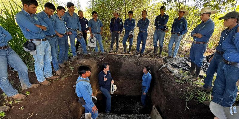 Supervisan avances del programa Suelos y Agua para el Futuro en parcela demostrativa de la ENCA 