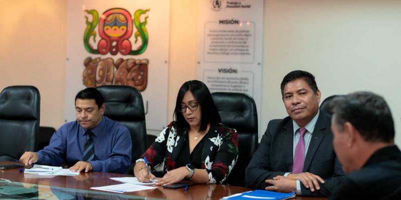 Mintrab suscribe convenio con comuna de Cabañas para implementar la VUME