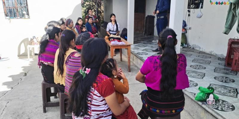 Mujeres de San Sebastián, Huehuetenango rescatan la simbología de la indumentaria Mam